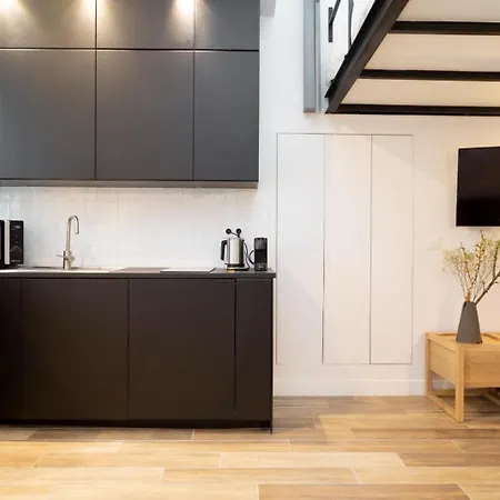 5 Mn From Arc De Triomphe - Champs-élysées